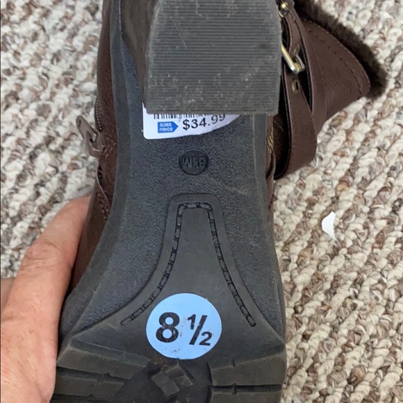 Boots - Picture 3 of 7